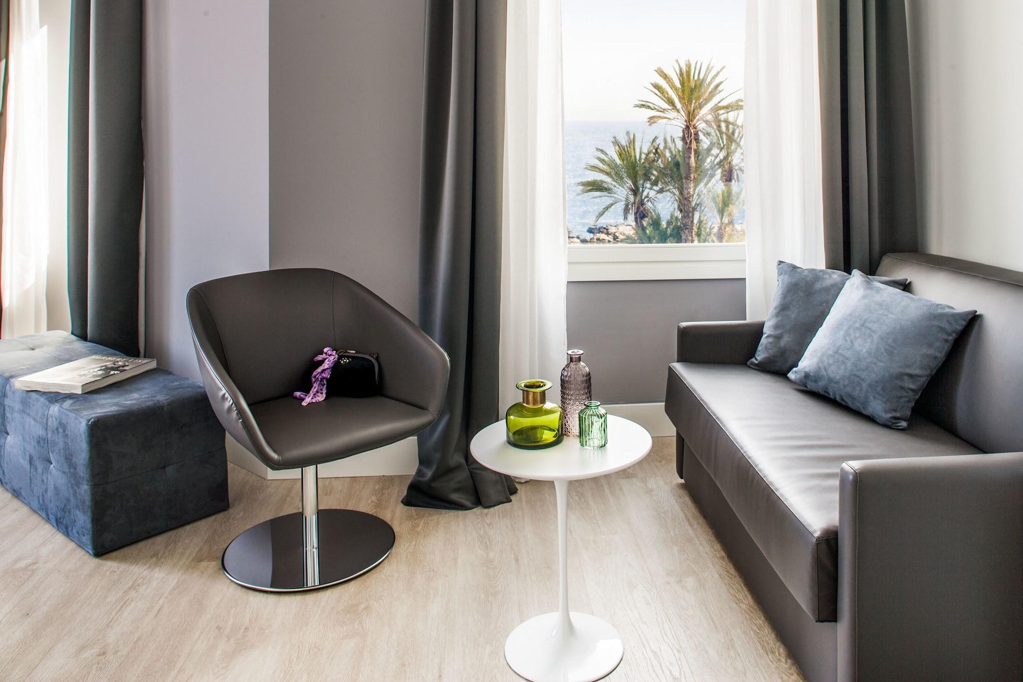 Miramare The Palace Resort Sanremo Luaran gambar A room at the hotel