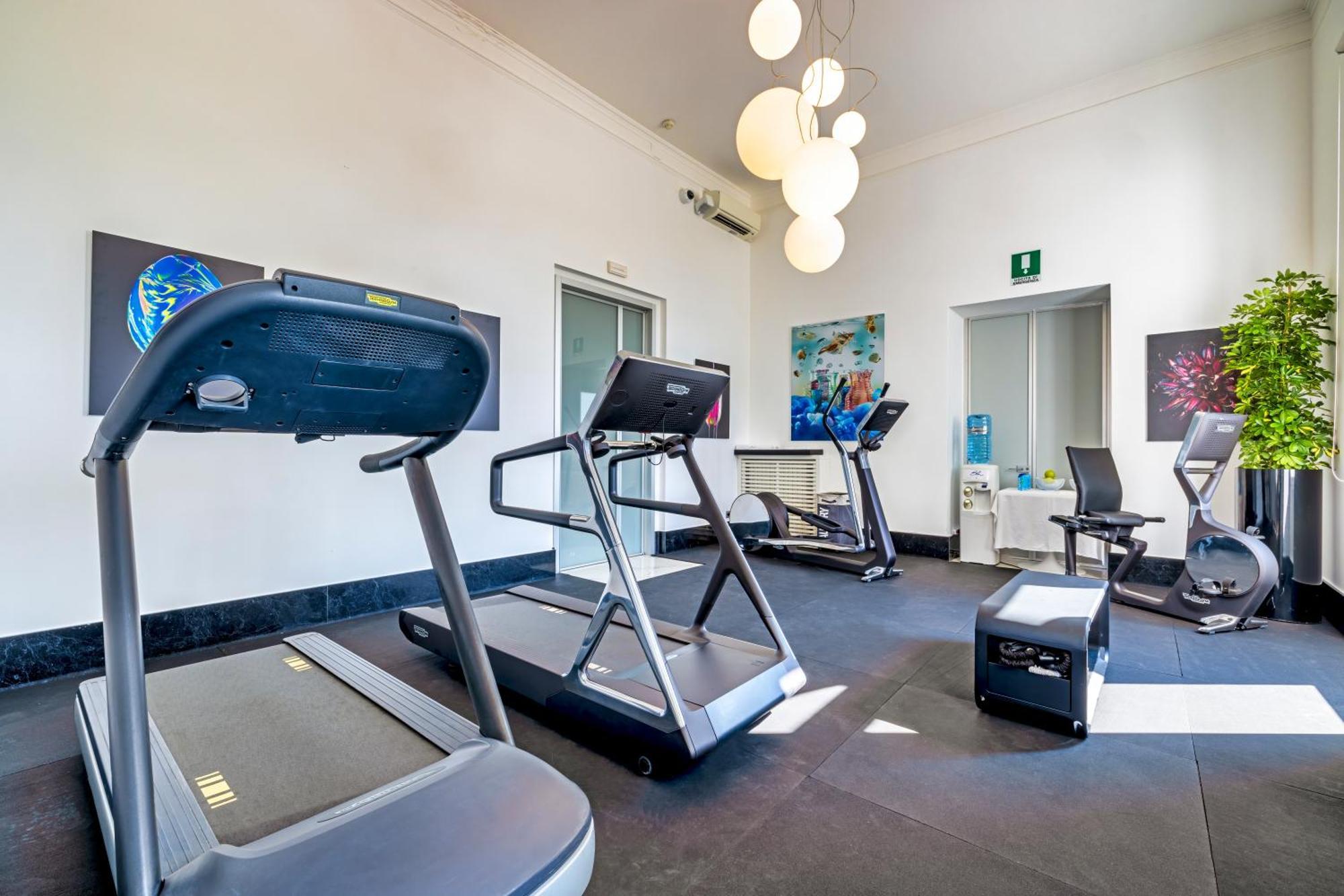 Miramare The Palace Resort Sanremo Luaran gambar The gym at the hotel