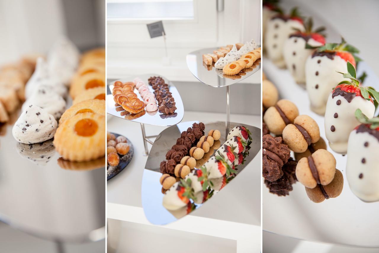 Miramare The Palace Resort Sanremo Luaran gambar A selection of Italian pastries